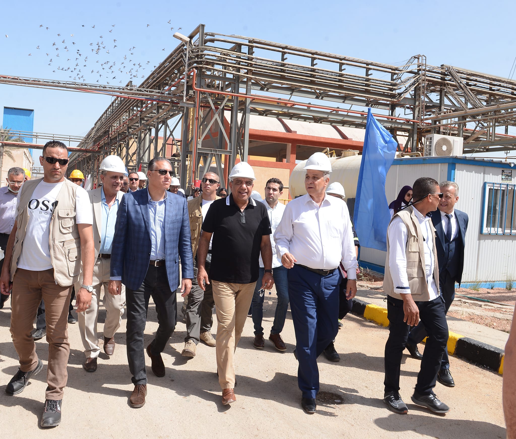  The Minister of Public Business Sector inspects the Misr Chemical Industry Company in Alexandria He directs to increase production, raise its efficiency and strengthen partnership with the private sector
                                